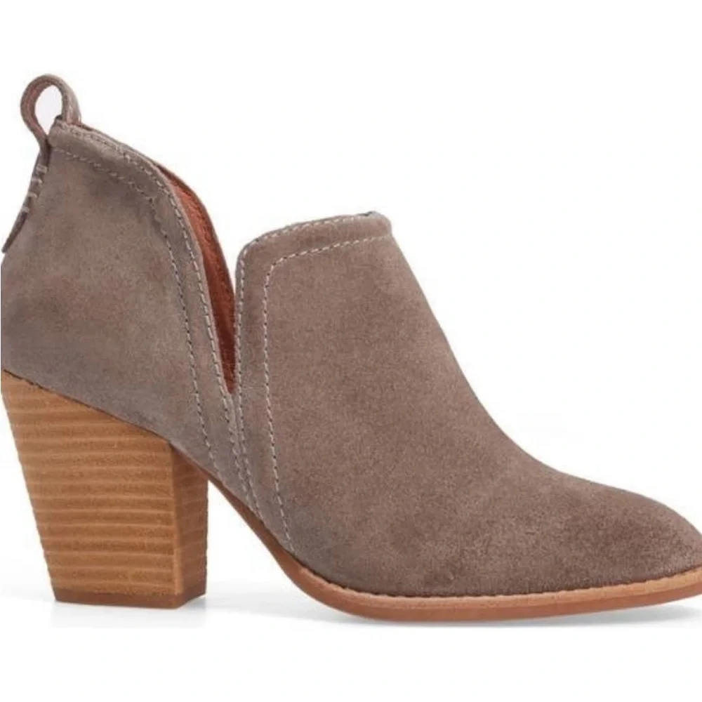 Jeffrey Campbell Rosalee Taupe Suede Ankle Stacked Heeled Booties Size 6‎